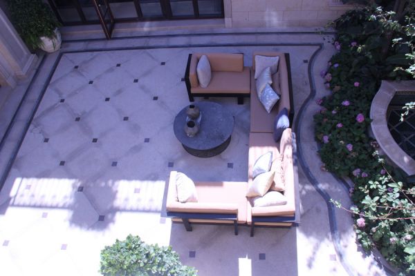 紫禁壹号院：双客厅+双庭院+140平米U形露台的