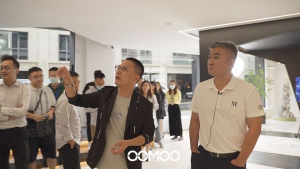 OOMOO品牌创始人周晓卿和红星美凯龙执行总裁朱家桂