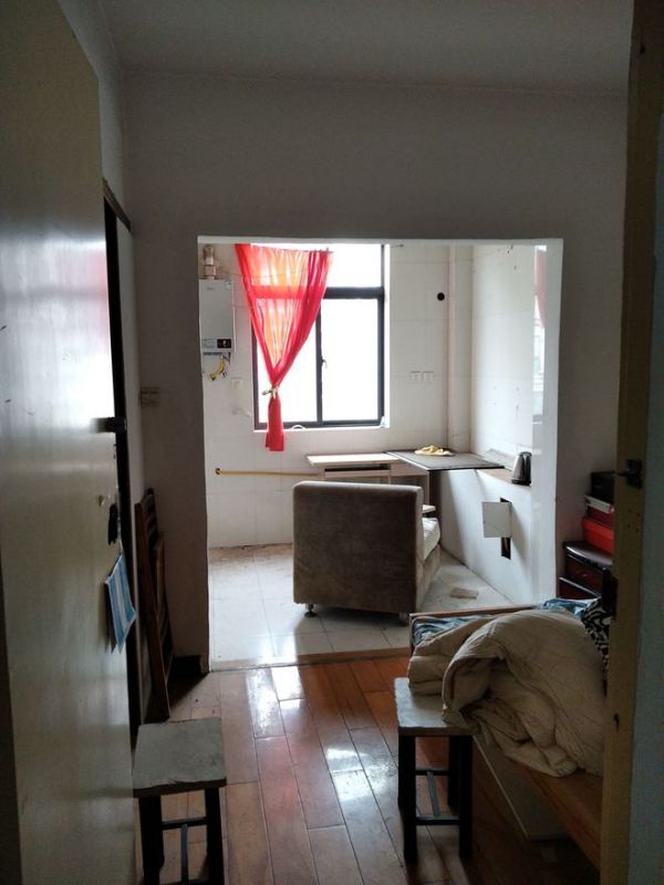 改造前房屋内设施陈旧