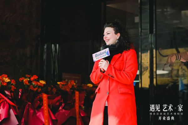 意大利IMOLA中国区营销代表卡洛塔为新馆开业送祝福