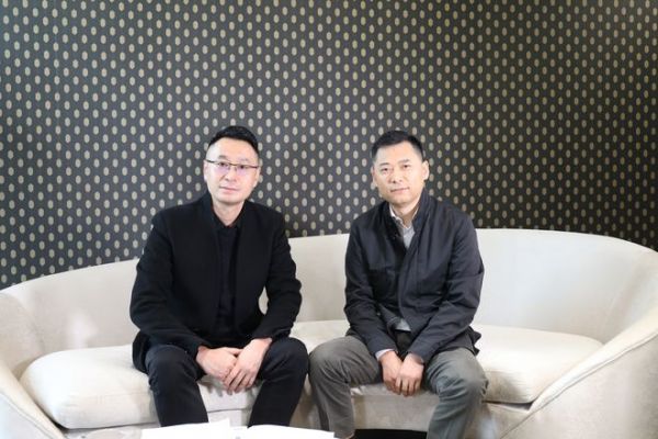 星杰装饰集团董事长杨渊（右）、星杰高端整装上海第二分公司总经理刘耀天（左）