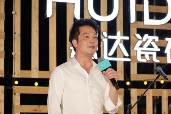 广西新高盛薄型建陶有限公司营销副总经理唐硕度