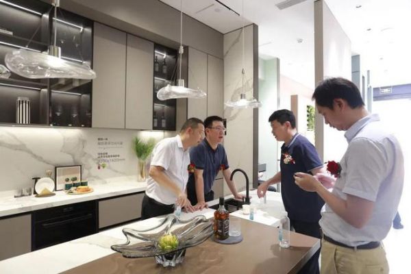 精准布局大湾区，东莞冠珠旗舰店盛大开业，打造家居零售新标杆