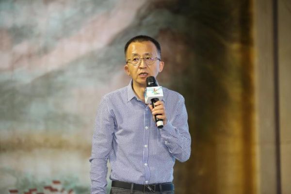建筑装饰工程师、•BIM高级工程师、国际设计师协会受邀设计师李源