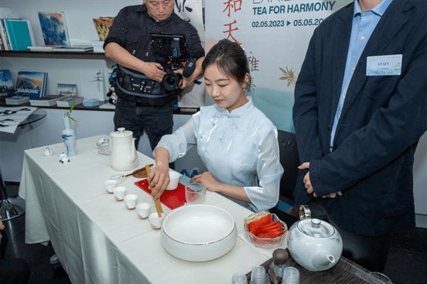 中国高端骨瓷品牌中金KINGJUN亮相比利时“茶和天下”·雅集活动