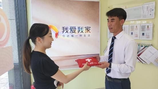 情系一线送清凉我爱我家开展“盛夏送清凉”活动