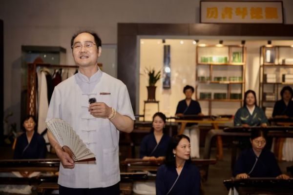 璞睿走进皇家园林