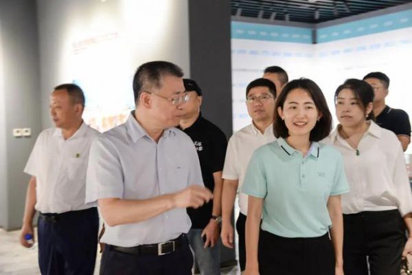 中国卫浴T8峰会主办方一行领导到访惠达卫浴