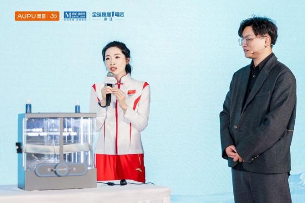 奥普携手奥运冠军罗雪娟，浴见冠军科技新品首发
