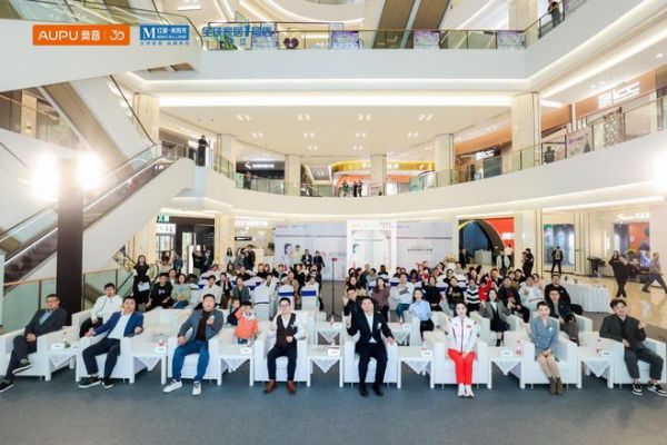 奥普携手奥运冠军罗雪娟，浴见冠军科技新品首发