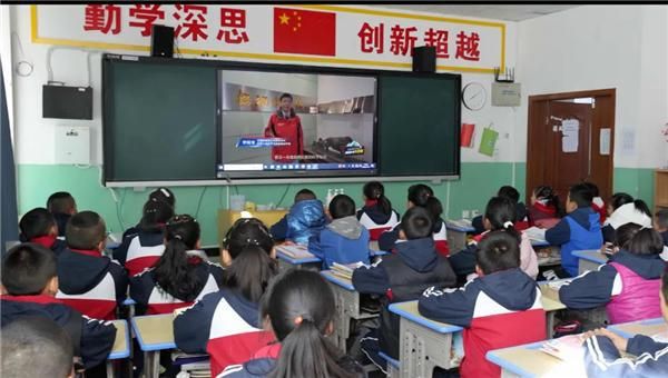 勇闯南极 奔赴美好 四季沐歌《南极科普大讲堂》走进西藏帕里镇小学