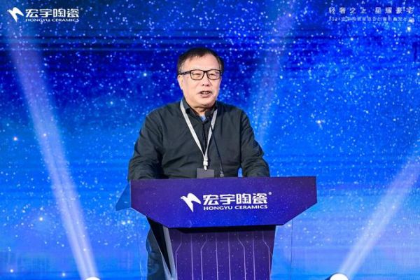 佛山市陶瓷行业协会秘书长、华南理工大学教授尹虹 