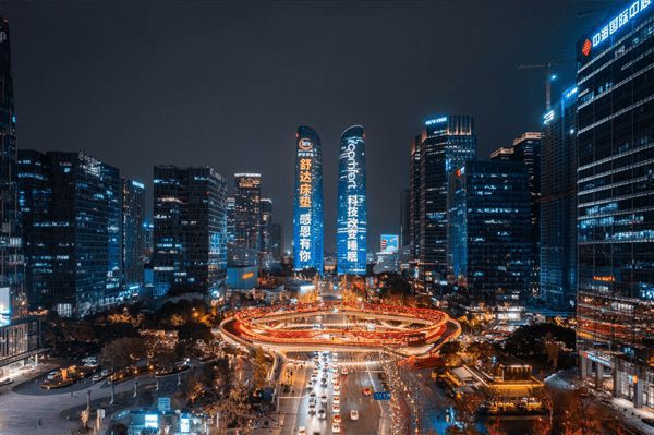 舒达羊惊喜亮相成都双子塔,打造城市炫丽风景线!