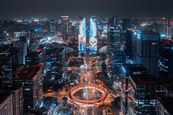 舒达羊惊喜亮相成都双子塔,打造城市炫丽风景线!