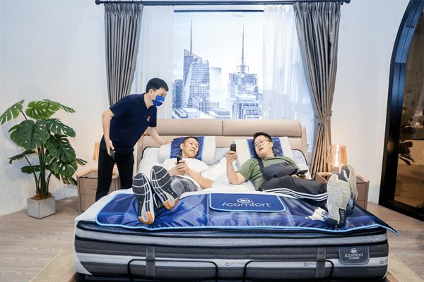 舒达羊惊喜亮相成都双子塔,打造城市炫丽风景线!