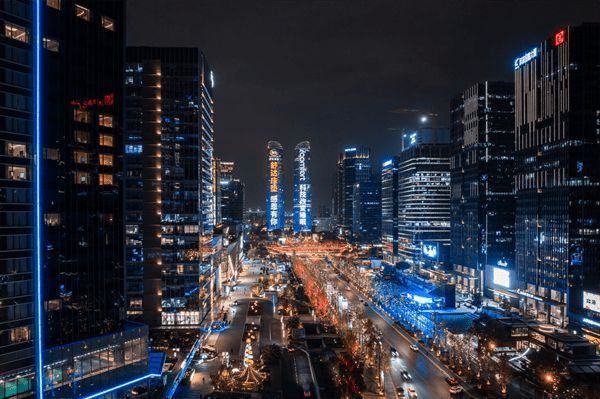 舒达羊惊喜亮相成都双子塔,打造城市炫丽风景线!