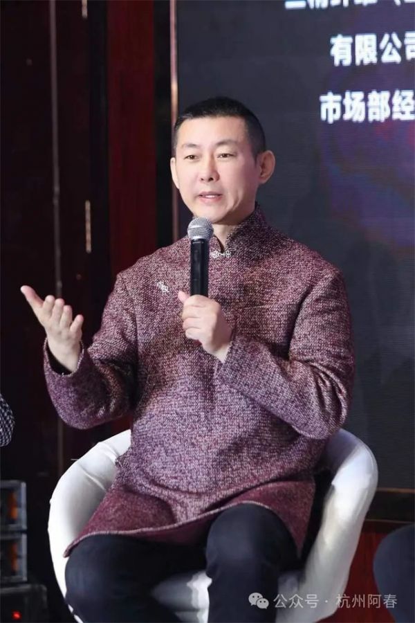 汉襟技艺传承人、郑州如了汉文化美学研究中心美学总监 丛剑
