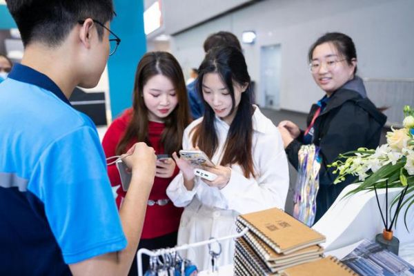 聚焦羊城,声动全球!万师傅出席第53届中国(广州)国际家具博览会
