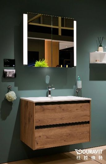 A bathroom with a mirror above a sink Description automatically generated