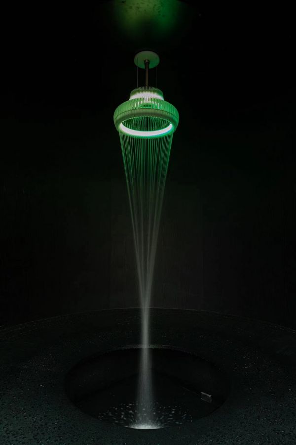 图片包含 游戏机, 玻璃, 灯光 描述已自动生成