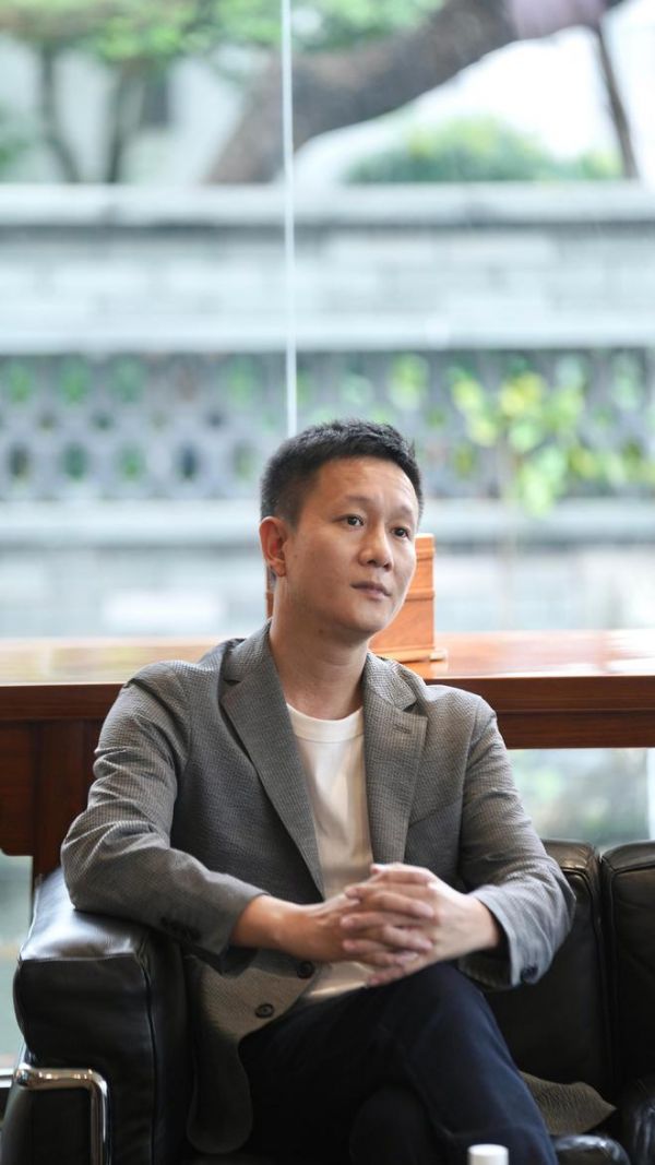 区锦泽，区氏家具总经理、区氏传统木作陈列馆馆长、横栏镇青年企业家协会会长。