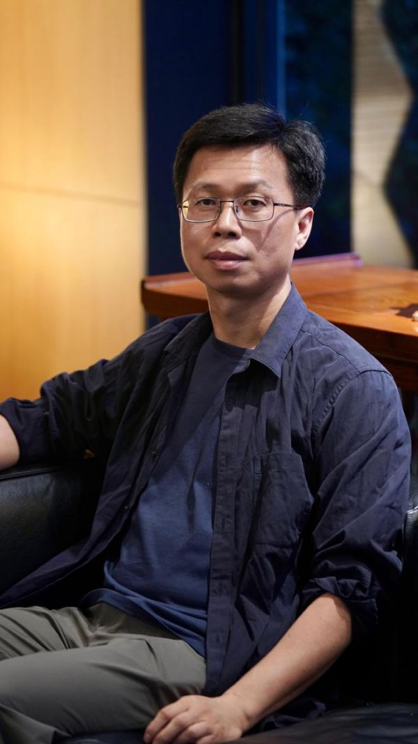 邓彬，出生于1978年，江南大学设计学院教师。