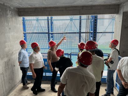 获广东省建筑安全协会点赞!联塑集团领创智能爬架引领建筑安全技术创新