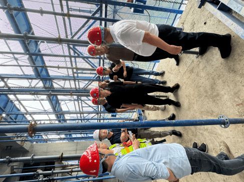 获广东省建筑安全协会点赞!联塑集团领创智能爬架引领建筑安全技术创新