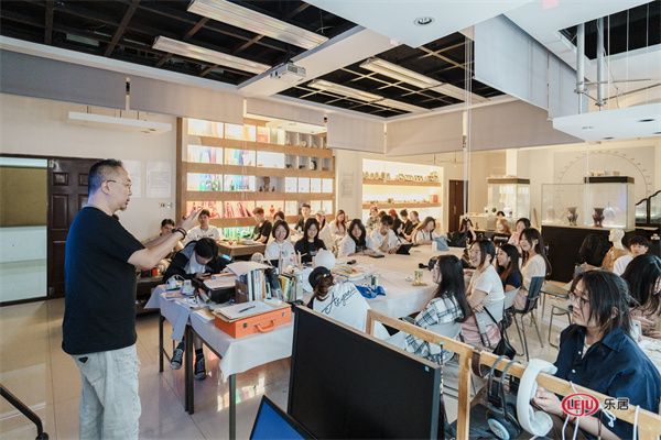 艺术设计进校园 |孟宪曦被授予航空航天大学设计艺术学院专业实践导师