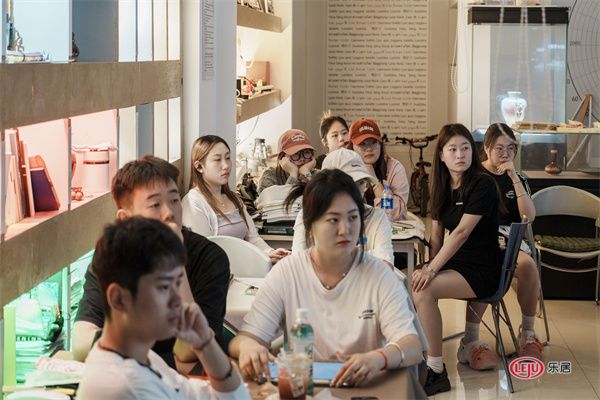 艺术设计进校园 |孟宪曦被授予航空航天大学设计艺术学院专业实践导师