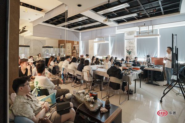 艺术设计进校园 |孟宪曦被授予航空航天大学设计艺术学院专业实践导师