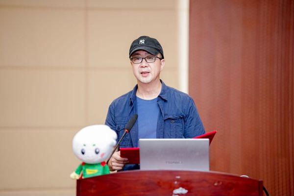    湖南省设计艺术家协会副主席、湖南师范大学美术学院、博士生导师吴卫教授致辞