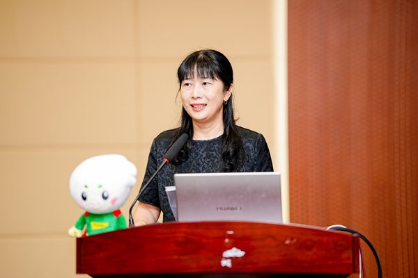   湖南省设计艺术家协会副秘书长兼支部书记、湖南艺术职业学院设计艺术学院院长   周朝晖教授宣读名单