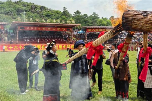 “牛打架”火出圈！四季沐歌牛王一战成名