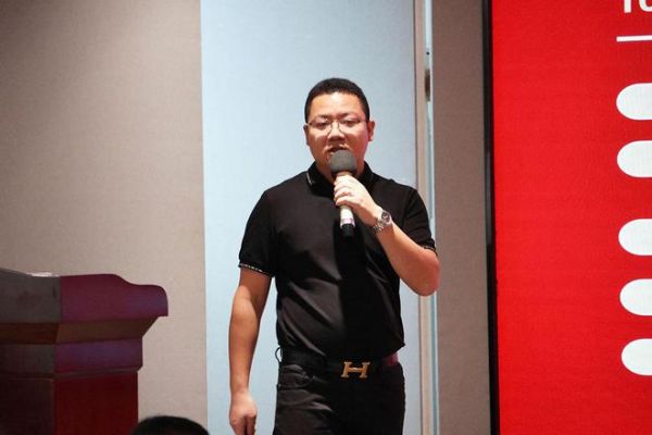 潮向AI 无限热爱丨AI家居新势代生日狂欢派对太出圈!