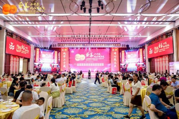 广东省装饰设计行业终身成就奖获得者：易强