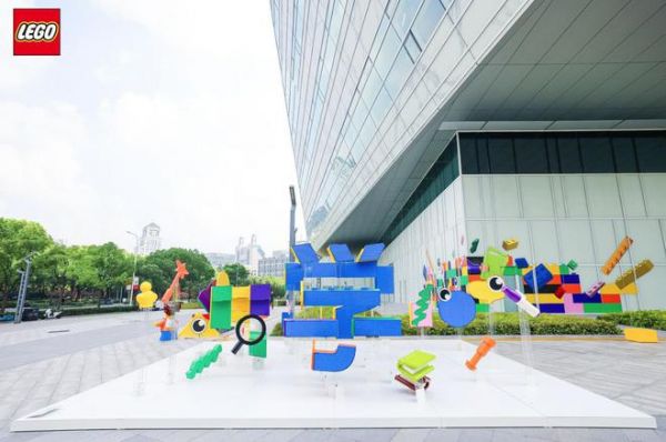 位于上海图书馆（东馆）南门入口处的“学着玩”装置展现出玩乐与学习的相辅相成
