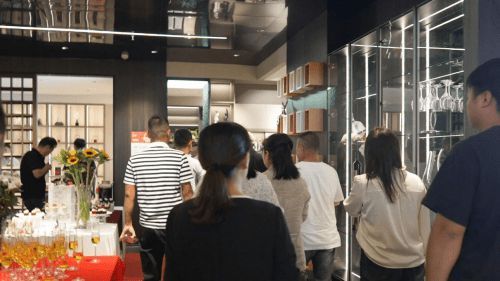 橙力无限 绽放春城丨AI家居云南官渡店盛大开业，致力打造西南地区标杆门店