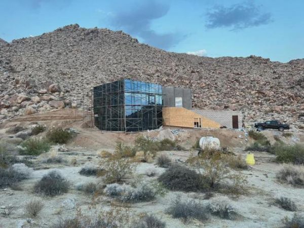 沃伦门窗携手美国知名建筑师Tomas Osinski｜在沙漠中筑造极简主义住宅