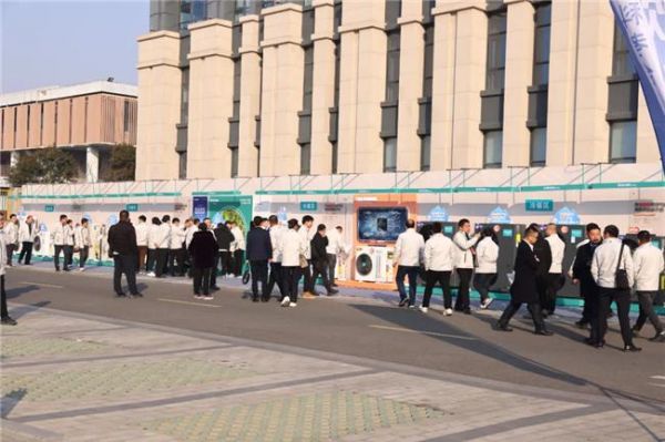 硬战·赢未来—2025四季沐歌空气能零售经销商代表大会胜利召开