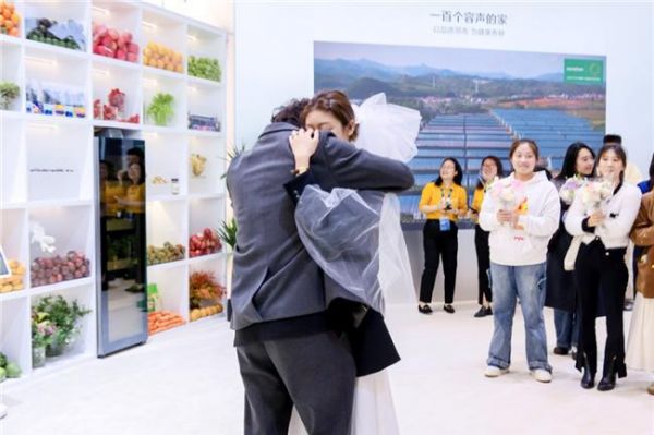 把“果蔬生长庄园”搬进 AWE:存储7天的果蔬不变色?容声用“养鲜”重塑冰箱体验