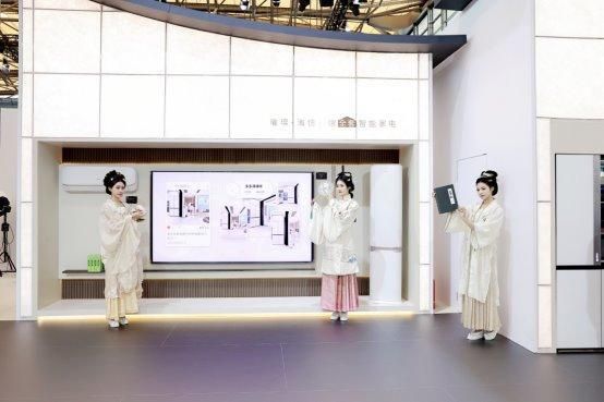 2025 AWE海信璀璨精彩绽放，四款产品荣膺艾普兰奖诠释东方美学新高度