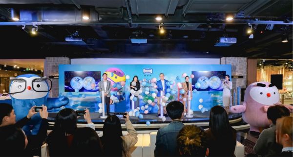 图片包含 人, 天花板, 室内, 前 AI 生成的内容可能不正确。