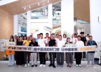 “白，来了！”飞宇门窗以“节能气候门窗”新品类创意亮相广州建博会