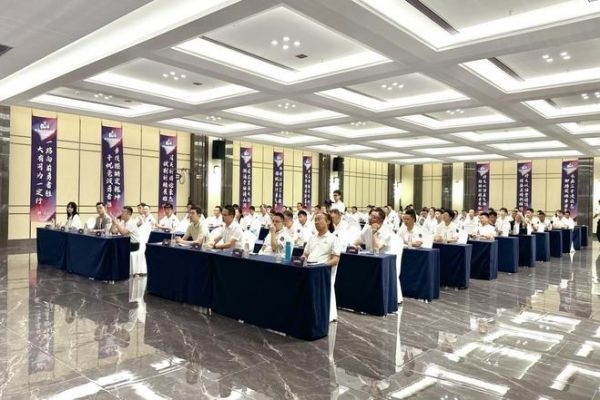 拼·出彩——肯帝亚整家定制2025年年中核心战略峰会隆重召开