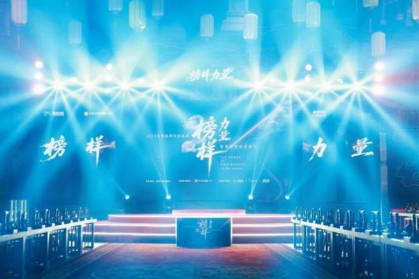 品牌硬实力丨蒙娜丽莎荣获2025榜样力量三项大奖！