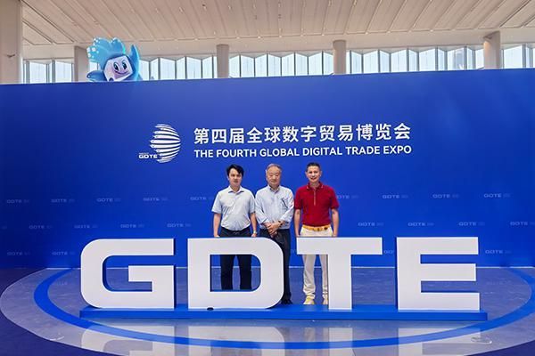 红木遇见AI,红古轩品牌创始人吴赤宇出席网易未来大会