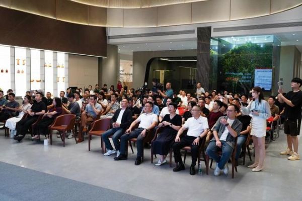 风起处，万物生 | 鹰牌新材战略发布会圆满落幕！