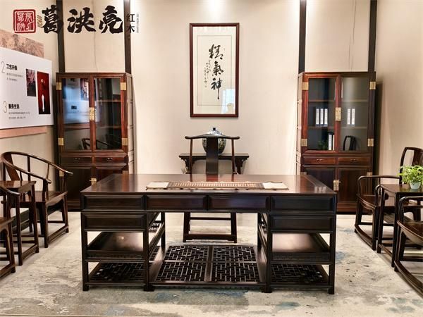 以匠心雕琢传世精品,葛洪亮红木铸就小叶紫檀家具收藏传奇