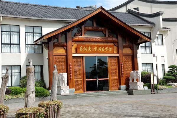 以匠心雕琢传世精品,葛洪亮红木铸就小叶紫檀家具收藏传奇